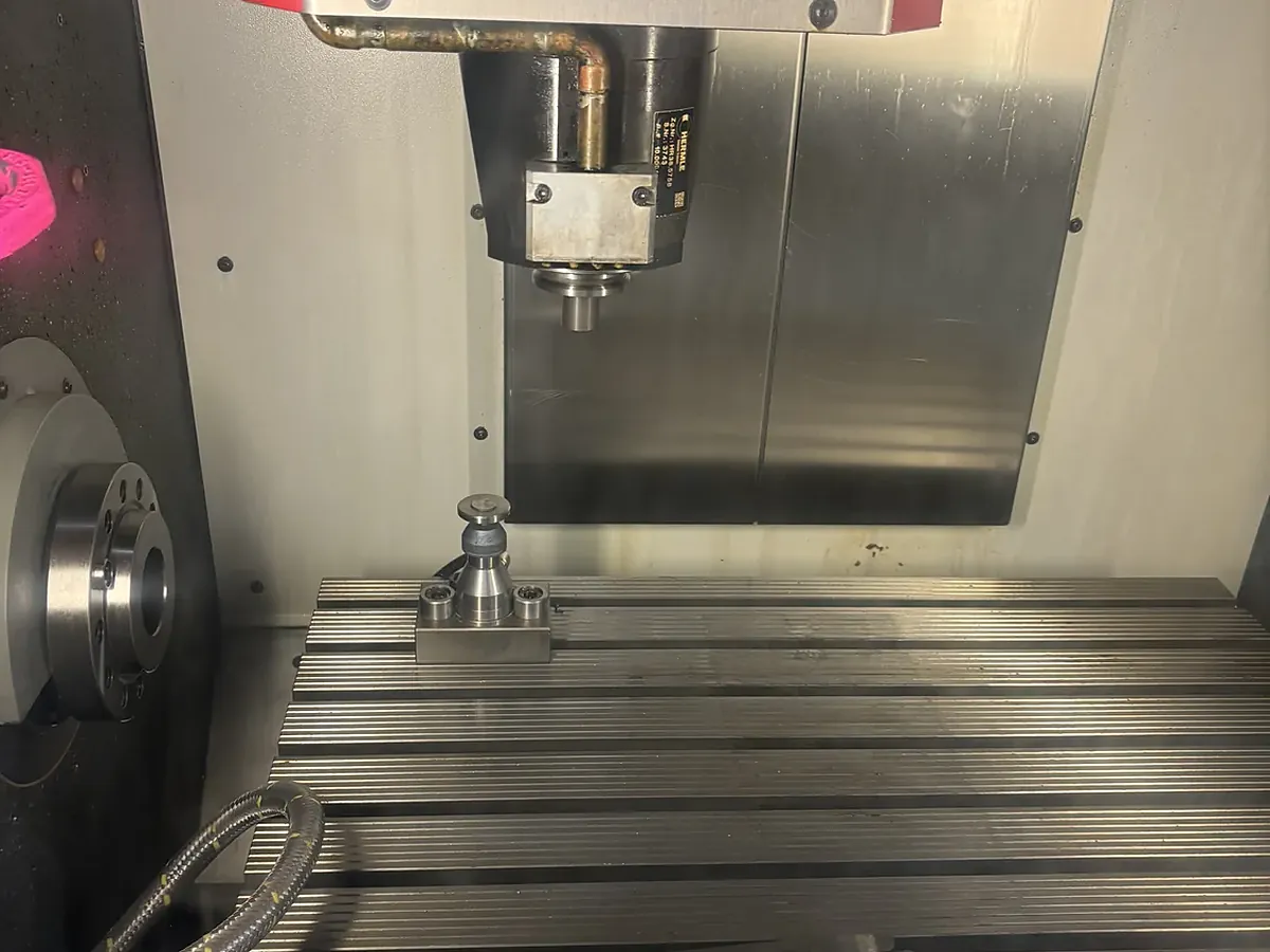 Frezowanie CNC — obróbka detalu
